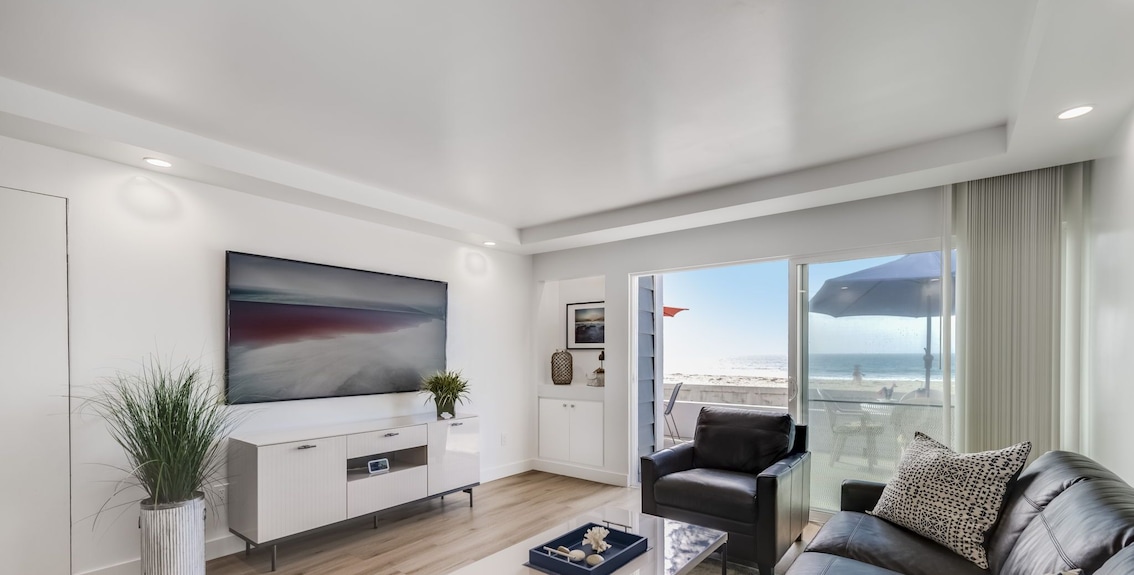 Remodeled Beachfront Mission Beach Condo On The Boardwalk With Amazing Views! - Ocean Beach - San Diego
