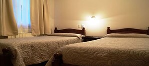 双床房 | 免费 WiFi、床单