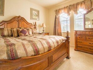 4 bedrooms, desk, free WiFi