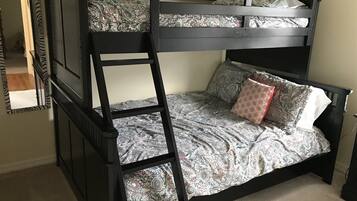 House | 7 bedrooms, desk, cribs/infant beds, free WiFi