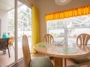 Casa (3 Bedroom Home with Private Screened ) | Cocina privada