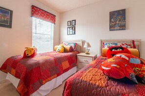 House (3 Bedroom Home with Private Screened ) | 3 bedrooms, free WiFi