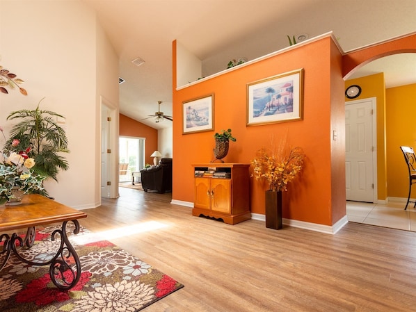 House | Living room | Flat-screen TV, DVD player