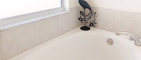 House (4 Bed 428) | 4 bedrooms, free WiFi, alarm clocks