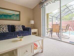 House | Living room | Flat-screen TV, DVD player