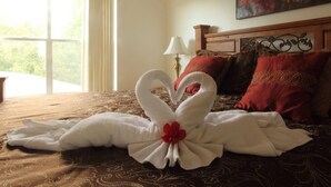 A hotel room with a bed, a painting of flowers, and a window with curtains. - 6 Bed 2525 (Kissimmee)