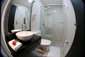 Buồng tắm vòi sen, đồ dùng nhà tắm miễn phí, khăn tắm 