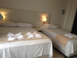 Minibar, desk, laptop workspace, free WiFi - Hotel São Mateus (Sao Mateus do Sul)