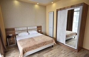 Ropa de cama de alta calidad y escritorio 