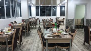 Daily buffet breakfast (GEL 10 per person)