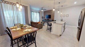 Coffee/tea maker, fridge, microwave, stovetop - Storey Lake Resort - Lsl836 (Kissimmee)