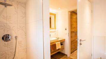 Premium-Doppelzimmer, mit Bad | Badezimmer