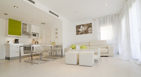TV, books, stereo - Quiet Duplex Apartment in Sitges, private parking, sea views, terrace, balcony (Sitges)