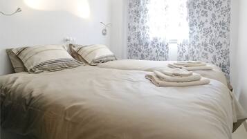 3 chambres, fer et planche à repasser, Wi-Fi gratuit, draps fournis