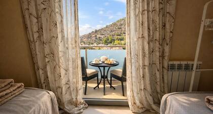 Quiet Duplex Apartment in Sitges, private parking, sea views, terrace, balcony
