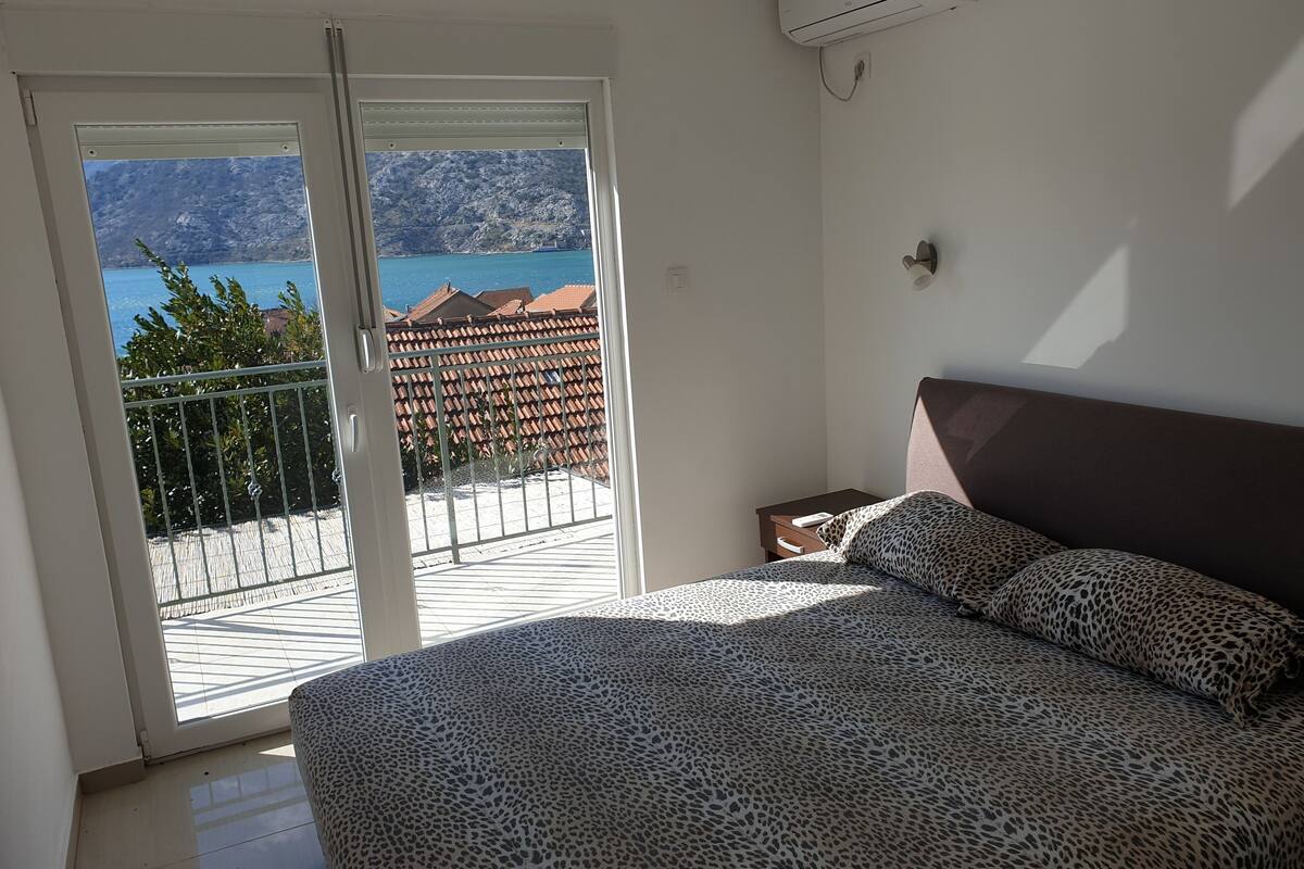 Departamento, 2 habitaciones | Sábanas de algodón egipcio, ropa de cama de alta calidad y edredón 