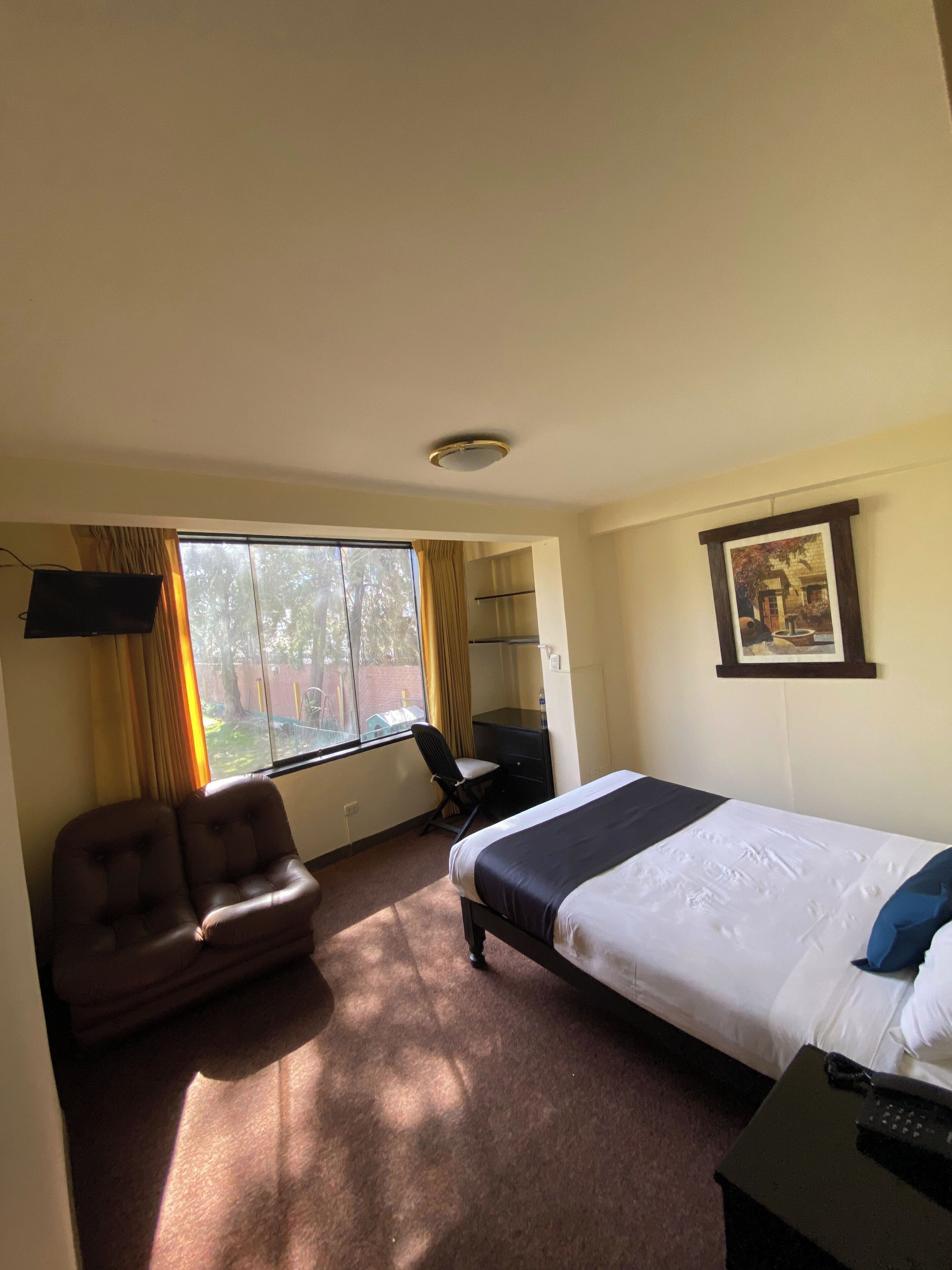 Standard Single Room | In-room safe, desk, laptop workspace, iron/ironing board