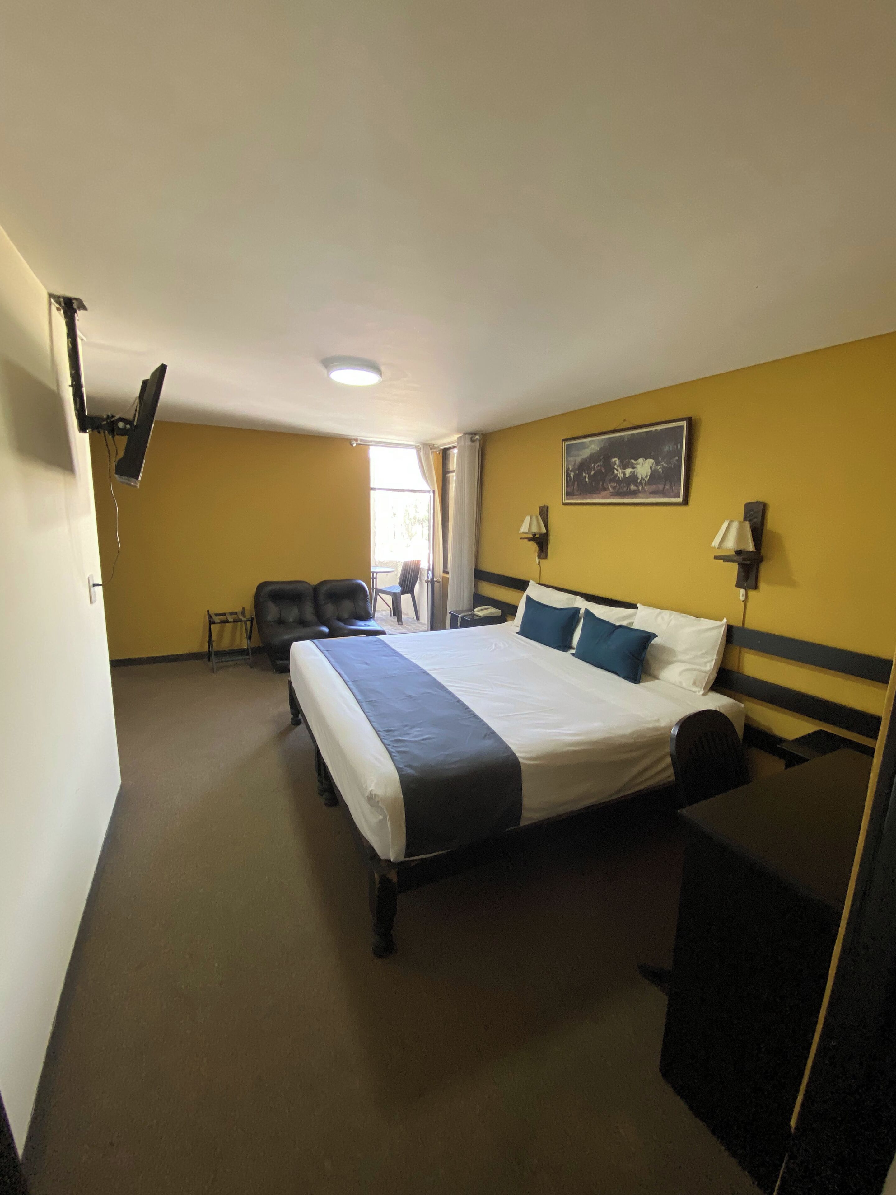 Junior Studio Suite | In-room safe, desk, laptop workspace, iron/ironing board