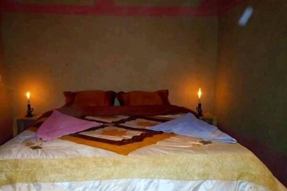 Double Room | WiFi (free), bed sheets