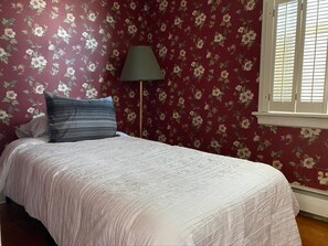 3 slaapkamers, een strijkplank/strijkijzer, reisbedje, wifi