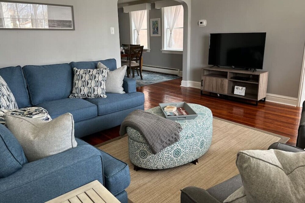 Huron Ave · Spacious & Peaceful Home in the heart of Sheboygan