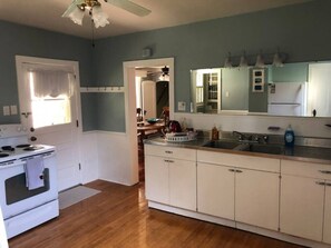 Fridge, microwave, oven, stovetop - Huron Ave · Spacious & Peaceful Home in the heart of Sheboygan (Sheboygan)