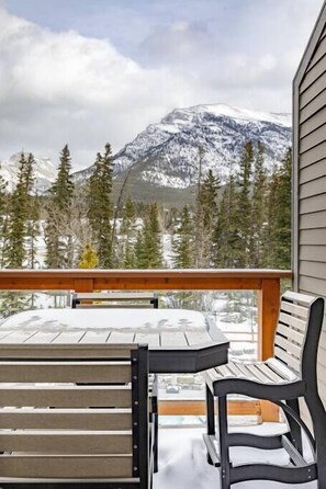 Outdoor dining - Mountain Luxe Summary (Canmore)