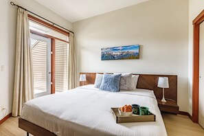 1 bedroom, desk, iron/ironing board, free WiFi - Mountain Luxe (Canmore)
