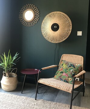 Deluxe Double Room, 1 Queen Bed (K) | Premium bedding, individually decorated, individually furnished, desk - Ker Amice (Saint-Loubes)