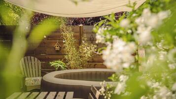 Espace de soins pour les couples, bain Ă remous