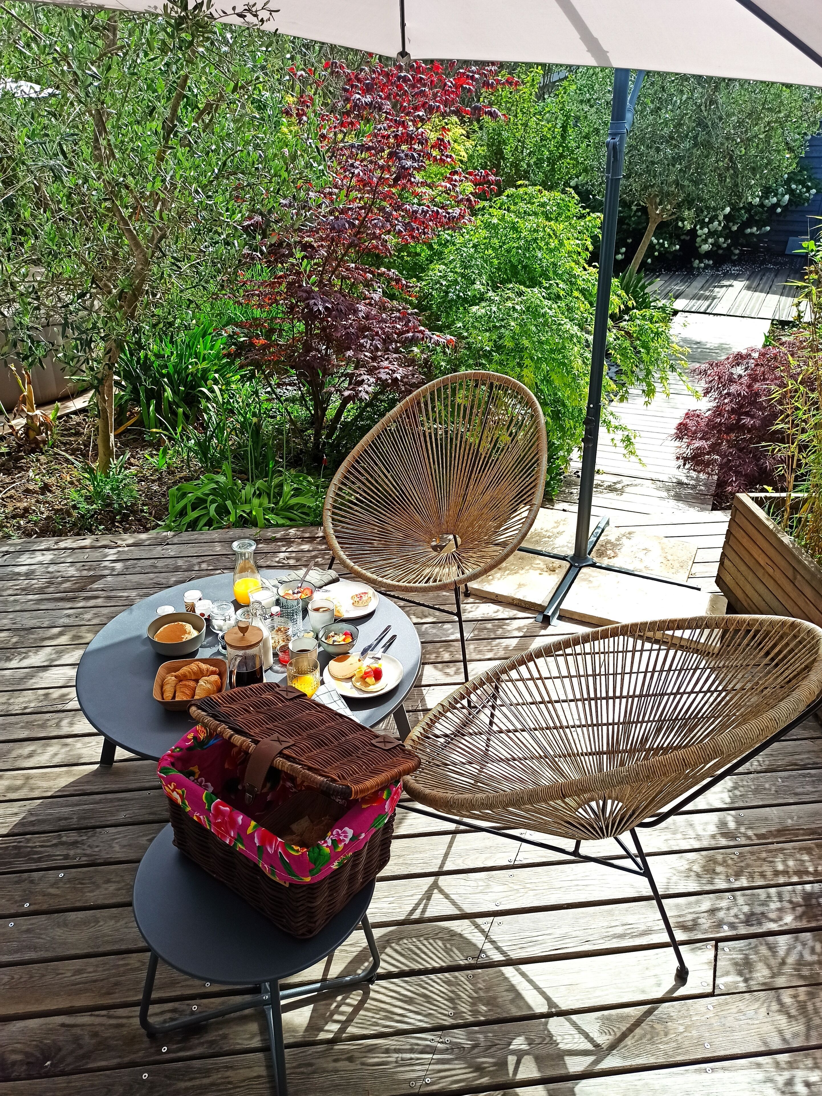 Khu vực ăn uống tại phòng