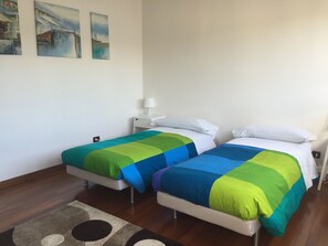 2 bedrooms, iron/ironing board, WiFi, bed sheets - Elegant Vatican view apartment, large ideal for couples, families and groups  (Roma)