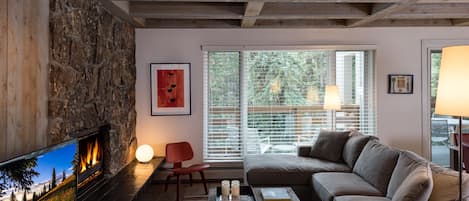 Smart TV, fireplace, DVD player