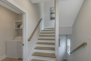 Interior - Treetop Terrace - 3 miles to stadium and downtown! (Nashville)