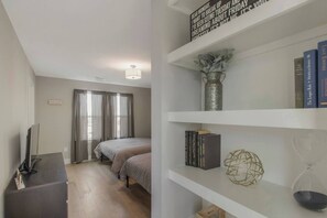 2 habitaciones, tabla de planchar con plancha, wifi y ropa de cama