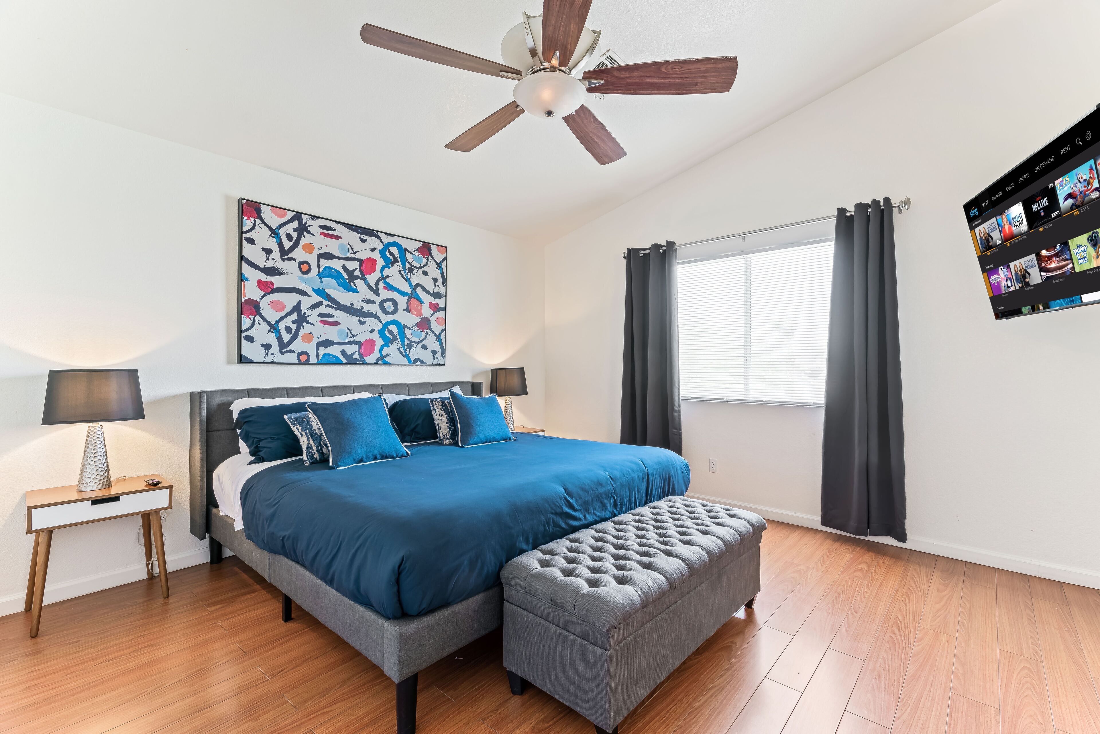 STUNNING 5 BDR HOUSE W/ HEATED POOL, FOR 10 GUESTS