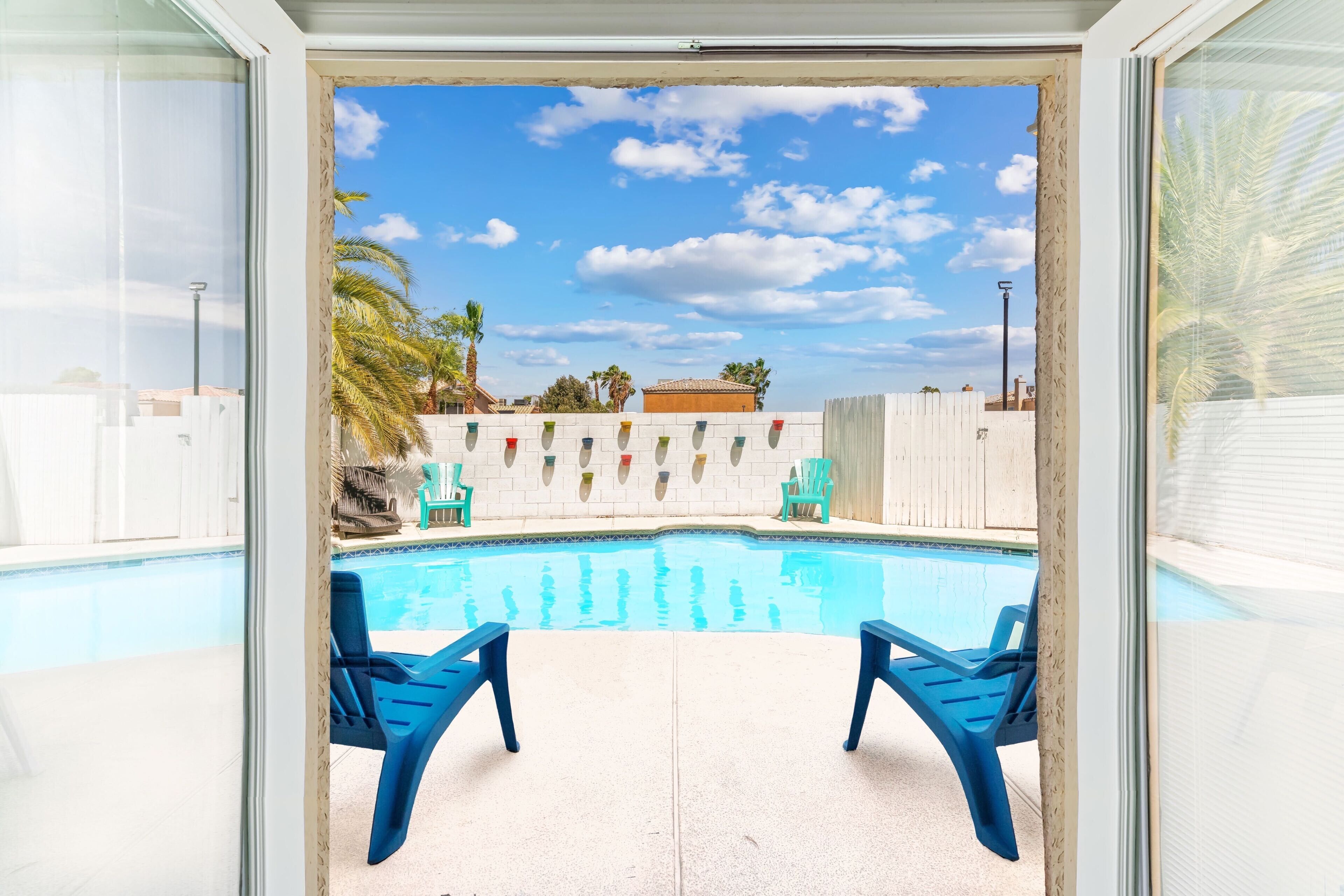 STUNNING 5 BDR HOUSE W/ HEATED POOL, FOR 10 GUESTS