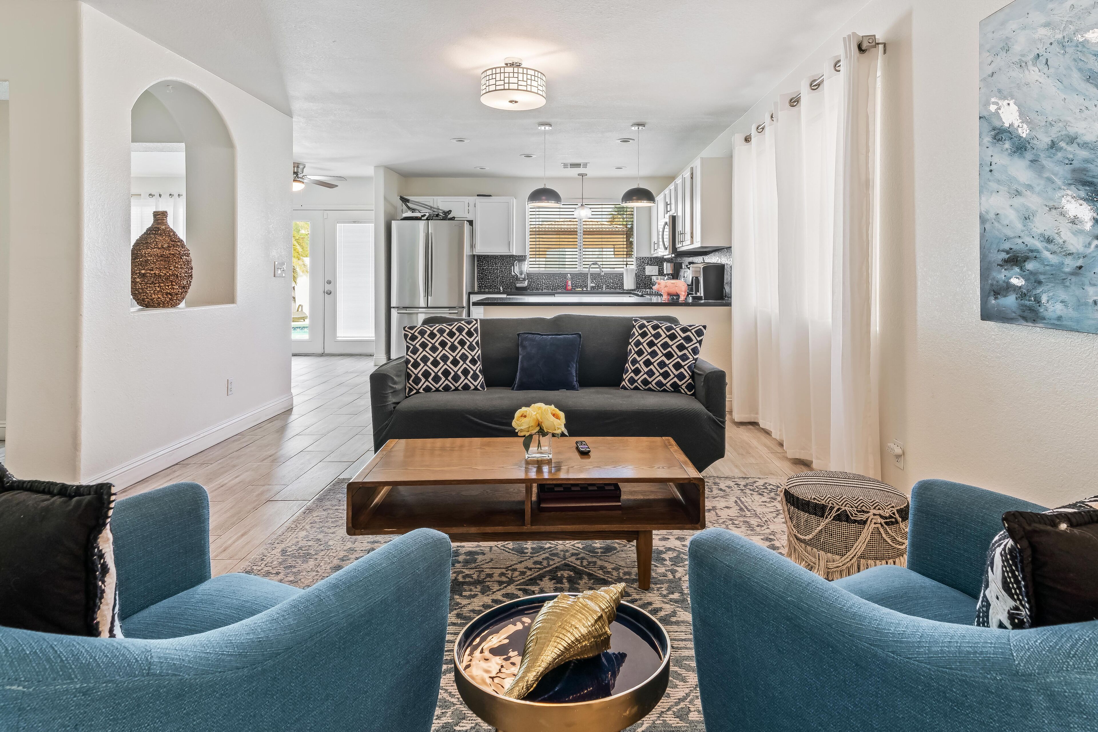 STUNNING 5 BDR HOUSE W/ HEATED POOL, FOR 10 GUESTS