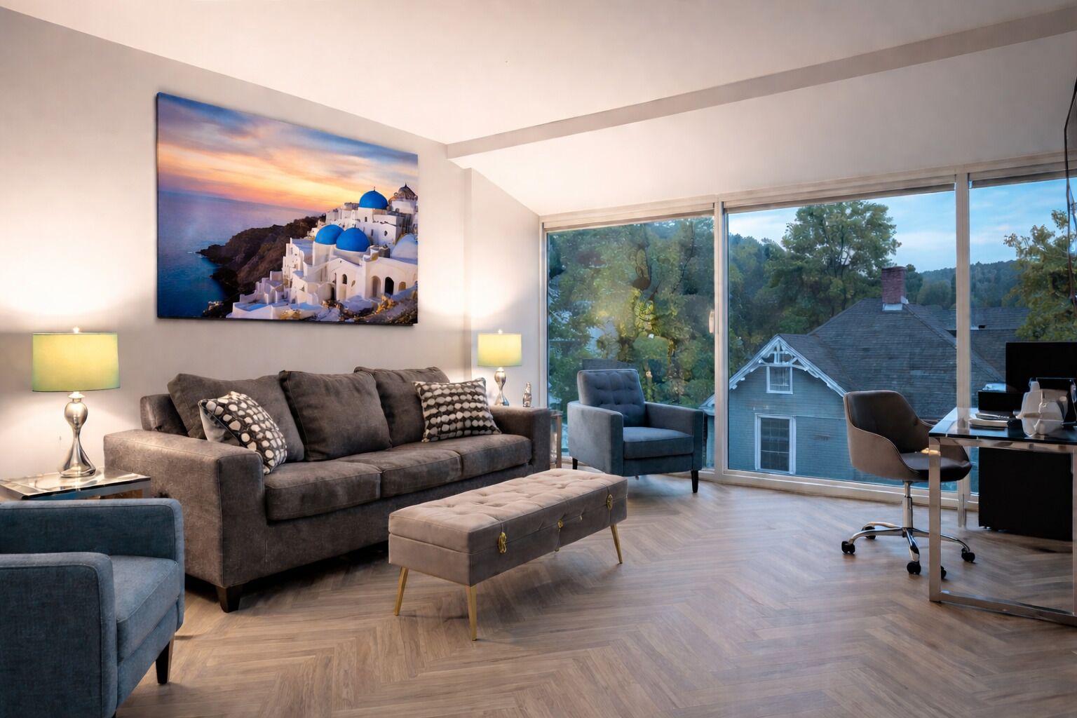 Large Luxury 2 Bedroom Suite with Livingroom, three 65'' TVs - Complimentary Drinks - Non-smoking | Living area