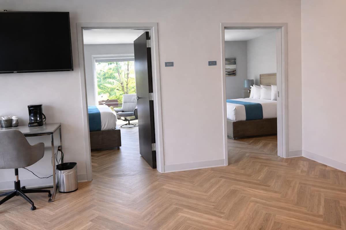 Svit Executive - flera sovrum - kylskåp och mikrovågsugn - utsikt mot staden | Egyptiska bomullslakan, sängtillbehör av högsta kvalitet och duntäcken