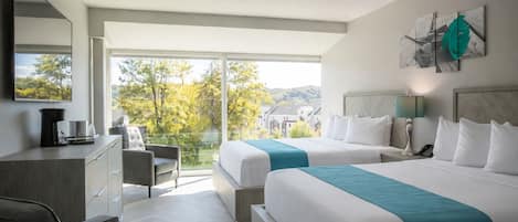 ラグジュアリー ダブルルーム クイーンベッド 2 台 冷蔵庫 & 電子レンジ シティビュー | エジプト綿のシーツ、高級寝具、羽毛の掛け布団、ピロートップベッド