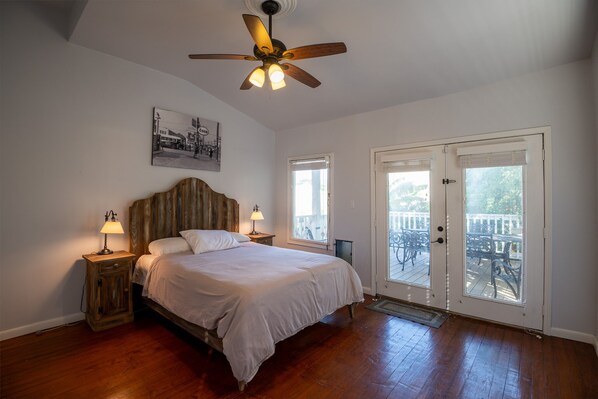 5 bedrooms, desk, iron/ironing board, free WiFi