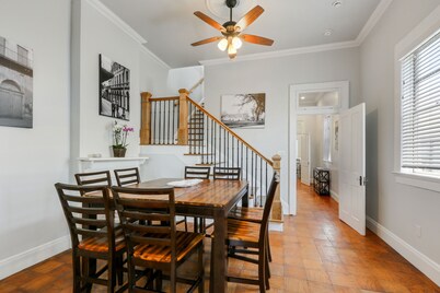Exclusive Gem / Greenway & Streetcar Nearby