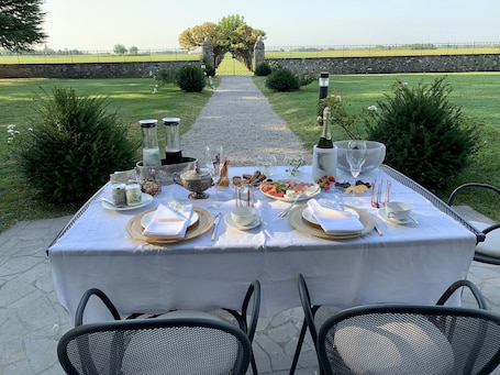 Free daily local cuisine breakfast