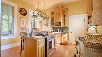 House, Multiple Beds (417 Mansion) | Private kitchen | Fridge, microwave, dishwasher, coffee/tea maker