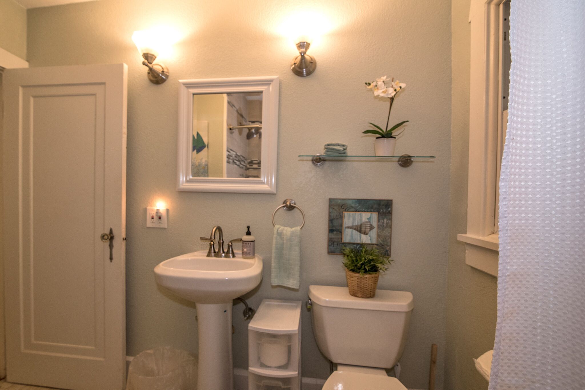 BEACH!Beautiful Clean+ Kingbed+Wifi, Patio+2bikes-takeout & deli close