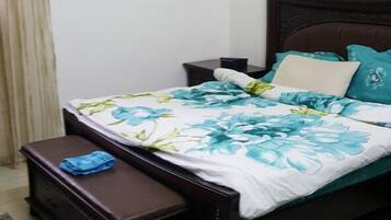Luxury Apartment | 2 bedrooms, laptop workspace, bed sheets
