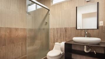 Regadera, amenidades de baño gratuitas, toallas, jabón