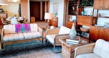 Gig Harbor- Secluded Apartment with Million Dollar View. 10-minute walk to town