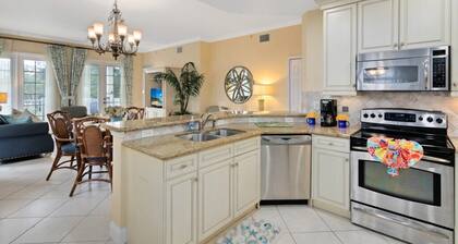 Luxury Golf Resort Condo Located In Reunion Resort Just 6 Miles to Disney